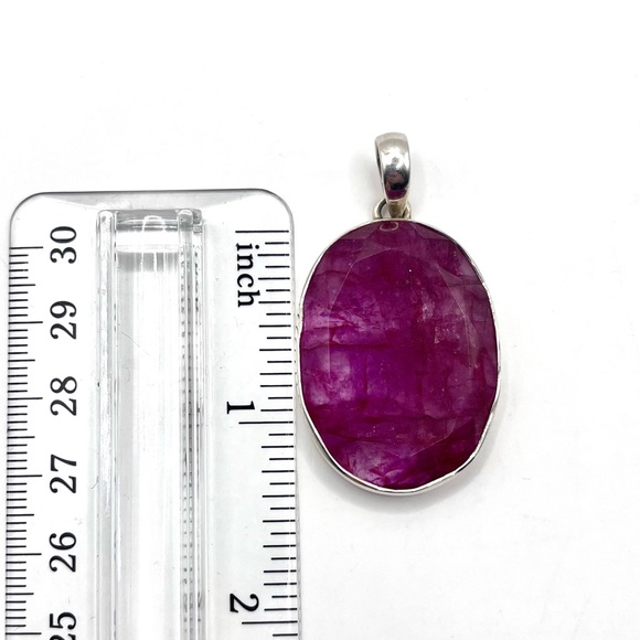 Elegant Silver and Red Pendant Necklace - Picture 4 of 4